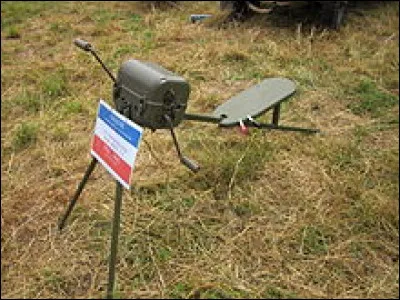 Quels géants à six bras furent combattus par les Argonautes ?