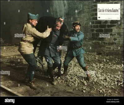 Quel acteur est à l'affiche du film "La Vie et rien d'autre" ?