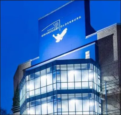 Notons que de tels "Centre for Lifelong Learning" existent dans de nombreux endroits dans le monde, notamment des universités. Laquelle ne propose pas ces études ?