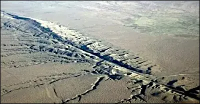 Ainsi, la boucle est bouclée et il ne nous reste plus que nos yeux pour pleurer... et la voix pour chanter le blues ! À propos, qui chantait - il y a quelques décennies - ce fameux "Blues de Neuilly" ?