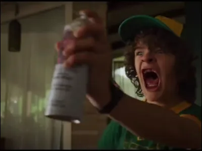 Dans quel épisode Dustin asperge-t-il Lucas de "pschitt-pschitt" ?