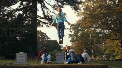 Dans quel épisode, Vecna tente-t-il de tuer Max et la musique permet de la sauver ?