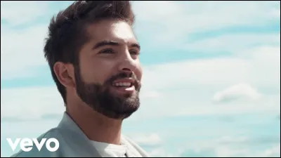 Comment ce chanteur d'origine gitane s'appelle-t-il ?