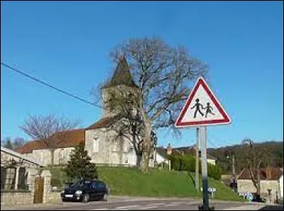 Petit village Côte-d'Orien de 79 habitants, sur les bords de Seine, Villers-Patras se situe en région ...