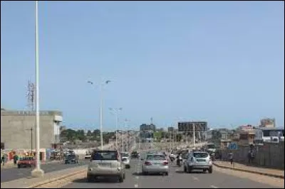 À Lomé (Togo), les habitants portent le gentilé ...