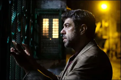 Un thriller italien sorti, en France, le 4 janvier 2023. Comment s'appelle ce film réalisé par Mario Martone, où nous pouvons voir Pierfrancesco Favino, Francesco Di Leva, Tommaso Ragno et Sofia Essaïdi ?