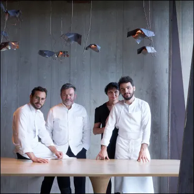 De quelle ville est originaire la famille Troisgros, célèbre pour avoir donné de nombreux chefs cuisiniers de talent ?