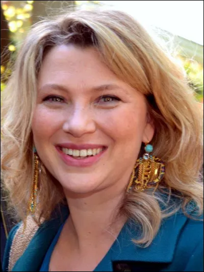 Quel est le grade de Cécile Bois dans son rôle pour la série "Candice Renoir" ?