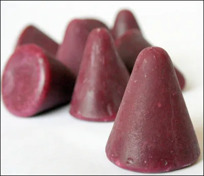 Quelle est cette friandise, un bonbon conique à base de sucre, de gomme arabique et de saveurs fruitées ?