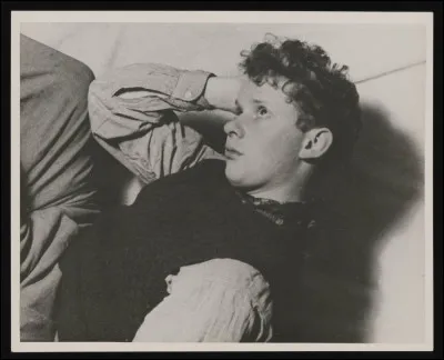 Quel est le prénom de cet écrivain et poète gallois, repris par un chanteur pour en faire son nom ?