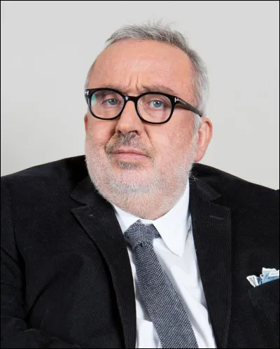 Cet homme faisait partie d'un quatuor comique sur une chaîne télévisée payante. Quel est son prénom ?