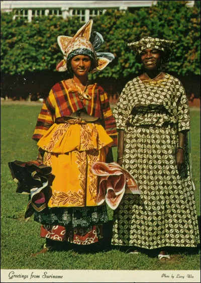 &Agrave; quel pays appartient cette tenue traditionnelle ?