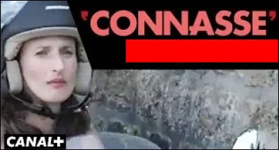 Dans un épisode, Camille Cottin dit à un plagiste : "Il y a un cadavre là-bas". Celui-ci répond : "Où ça ?". Camille Cottin enchaîne en disant : "Donc c'est possible. On est quand même dans un endroit un peu particulier". Comment s'appelle cet épisode ?