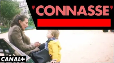 Dans un épisode, Camille Cottin dit à une dame : "Je vous laisse dix euros pour garder l'enfant qui est là, le petit truc en jaune". Quel est cet épisode ?