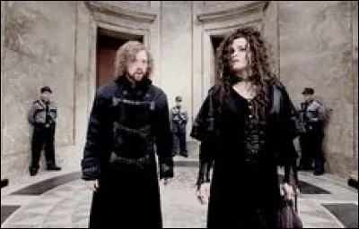 Dans le coffre de qui rentre-t-il ?