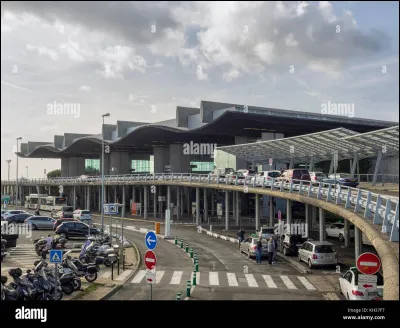 Dans quelle ville se situe l'aéroport de Bordeaux ?