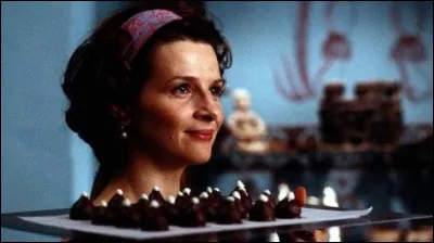 Qui réalise de délicieux chocolats dans le film 'Le Chocolat" sorti en 2000 ?