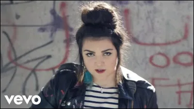 Quel est le métier de cette jeune personne qui répond au nom de Yoshi ?