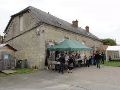 Nous terminons notre promenade à Sainte-Croix. Village Axonais, il se situe en région ...