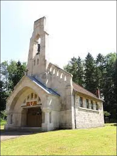 Nous sommes toujours en Lorraine, cette fois devant la chapelle Saint-Michel, à Ornes. Petit village de 7 habitants, dans l'arrondissement de Verdun, il se situe dans le département ...