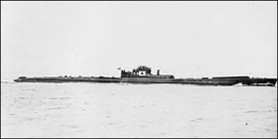 Quel sous-marin japonais de type B Mod.2 a coulé, le 30 juillet 1945, le croiseur lourd USS Indianapolis qui venait de livrer à la base aérienne américaine de Tinian des composants importants des deux bombes atomiques (Little Boy et Fat Man) qui seront lancées respectivement sur Hiroshima et Nagasaki,