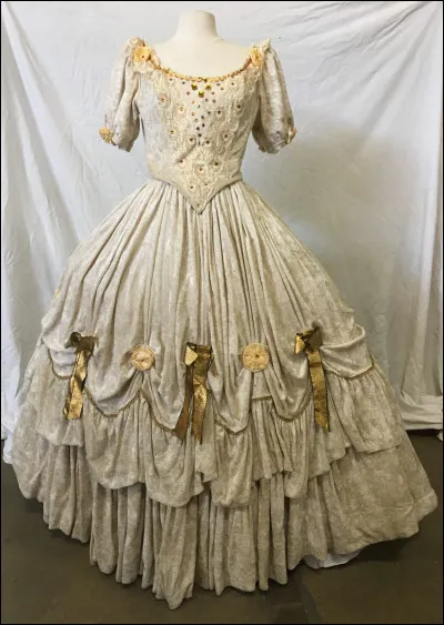 Crinoline : pour faire simple, qu'était une crinoline au XIXe siècle ?