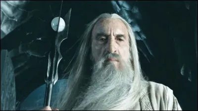 Comment est également connu le personnage Saruman ?