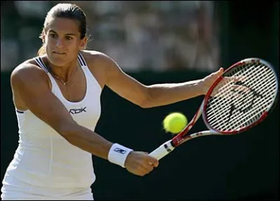 Qui est cette Amélie, la plus titrée des joueuses française de tennis avec un titre olympique, deux titres du grand chelem et n°1 mondiale en 2004 et 2006 ?