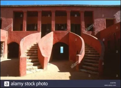 Sur quelle île se trouve une des plus vieilles maisons des esclaves ?
