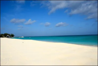Le Sénégal possède de jolies plages, ouvertes sur quel océan ?