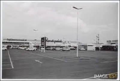 Cette entreprise, organisée en sociétés régionales, possédait de nombreux magasins de proximité, des supermarchés, une centrale d'achats et exploitait les hypermarchés Rond Point au nombre de 47. Les difficultés éclatent en 1985 avec plusieurs dépôts de bilan, la vente des hypermarchés et la fermeture de la plupart des petits magasins : de quelle société s'agit-il ?