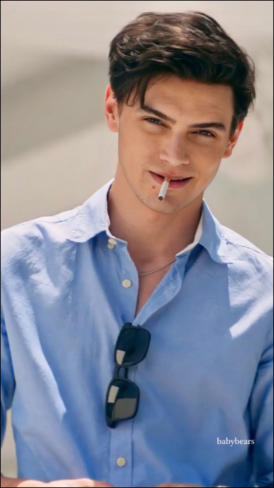 Comment s'appelle le fils du nouveau mari de la mère de Noah ?