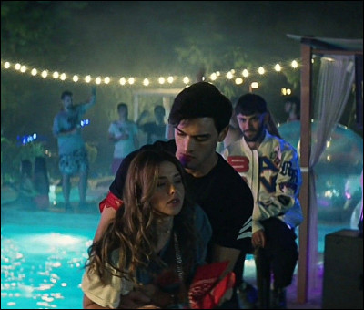 Mais en réalité, que fait Nick en cachette ?