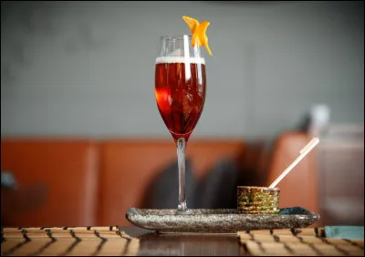 Quel sirop ajoute-t-on au champagne pour en faire un kir royal ?