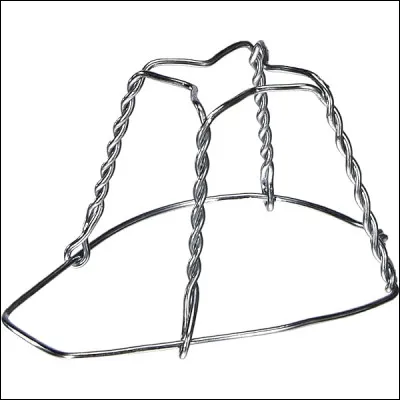 Quel est le nom de cette sorte de cage en fil de fer dont on coiffe les bouchons de champagne (entre autres) ?
