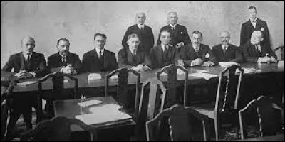 Le plan Dawes, préparé depuis plusieurs mois, est signé à Paris le 16 août 1924 : sur quoi porte-t-il ?