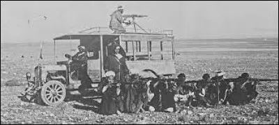 En 1924, la guerre du Rif oppose, dans le nord du Maroc, l'Etat du Rif à l'armée espagnole : quel homme, figure des mouvements indépendantistes luttant contre le colonialisme, et aussi figure du nationalisme arabe, dirige l'Etat du Rif ?