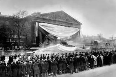 Le 23 novembre, se déroule à Paris une grande cérémonie : qui est panthéonisé ?