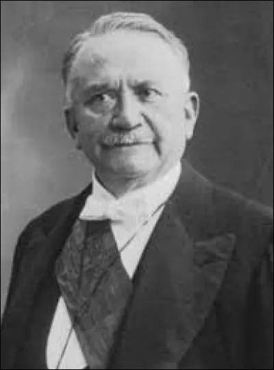 Un nouveau président de la République est élu le 13 juin : c'est ...