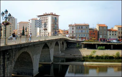 Quel édit promulgué par Louis XIII retire aux Protestants toutes leurs places fortes ?