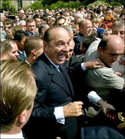 En quelle année Jacques Chirac est-il victime d'une tentative d'assassinat lors du traditionnel défilé du 14 juillet ?