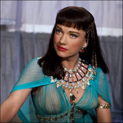 Qui joue le rôle de Néfertari ?