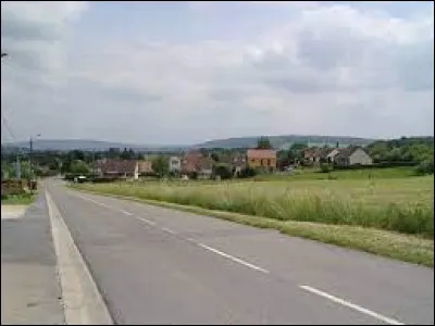 Village Ardennais, Chalandry-Élaire se trouve en région ...
