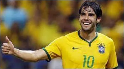 Quel est le nom de ce joueur de football brésilien ?