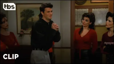 Quel est le prénom de la sur de Joey que Chandler a embrassée ?