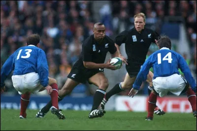 Qui d&eacute;tient le record du plus grand nombre d'essais marqu&eacute;s en une seule &eacute;dition de la Coupe du Monde de rugby ?