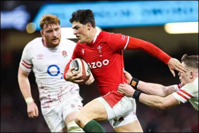 Quel est le nombre de remplacements autoris&eacute;s dans une &eacute;quipe de rugby pendant un match international standard ?