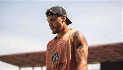 En quelle ann&eacute;e Romain Ntamack a-t-il fait ses d&eacute;buts internationaux avec l'&eacute;quipe nationale de rugby de France ?