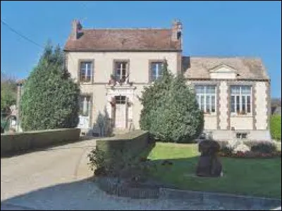 Nous terminons cette balade à Savigny-sur-Clairis. Village de l'arrondissement de Sens, il se situe dans le département ...