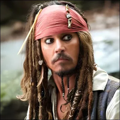 Quel acteur américain a incarné le personnage de Jack Sparrow dans la saga Pirates des Caraïbes ?